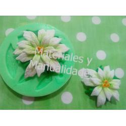 Molde Silicona flor navidad para pasta fría llaveros y fondant 1