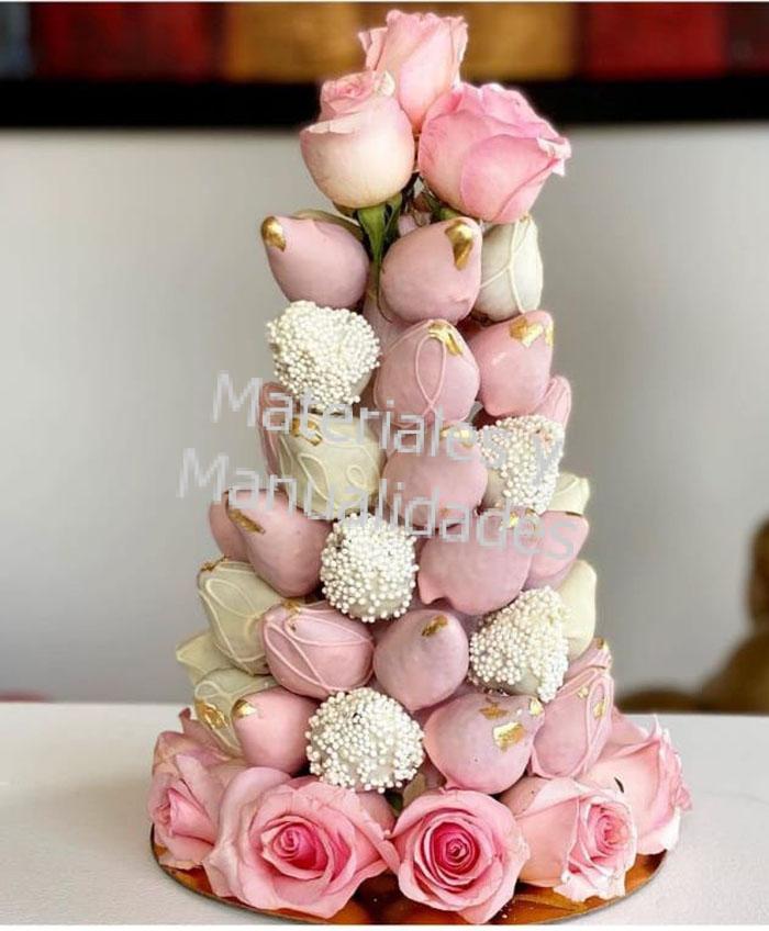 cono de icopor para decorar con chocolate rosas fresas