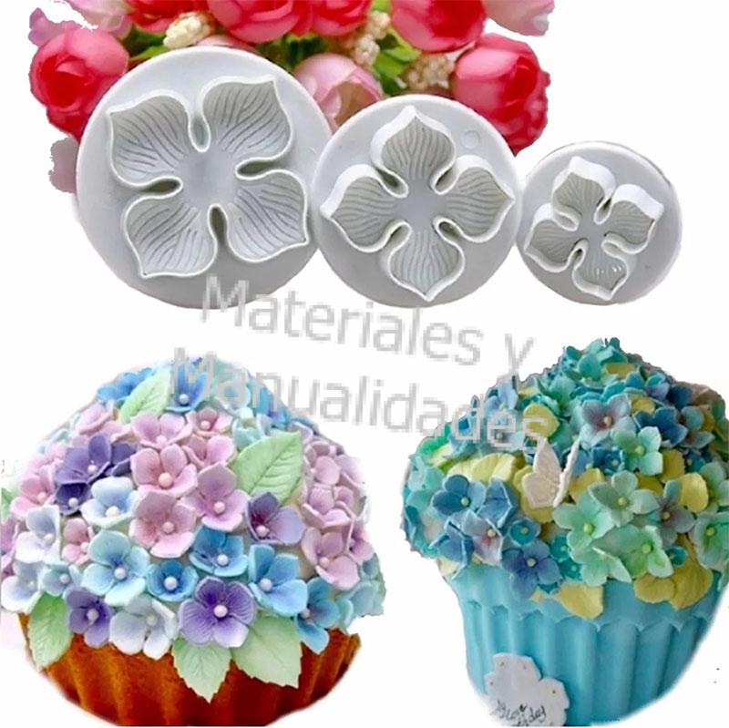 Juego de 3 Cortadores con Expulsador para Fondant Galletas o para Masa.