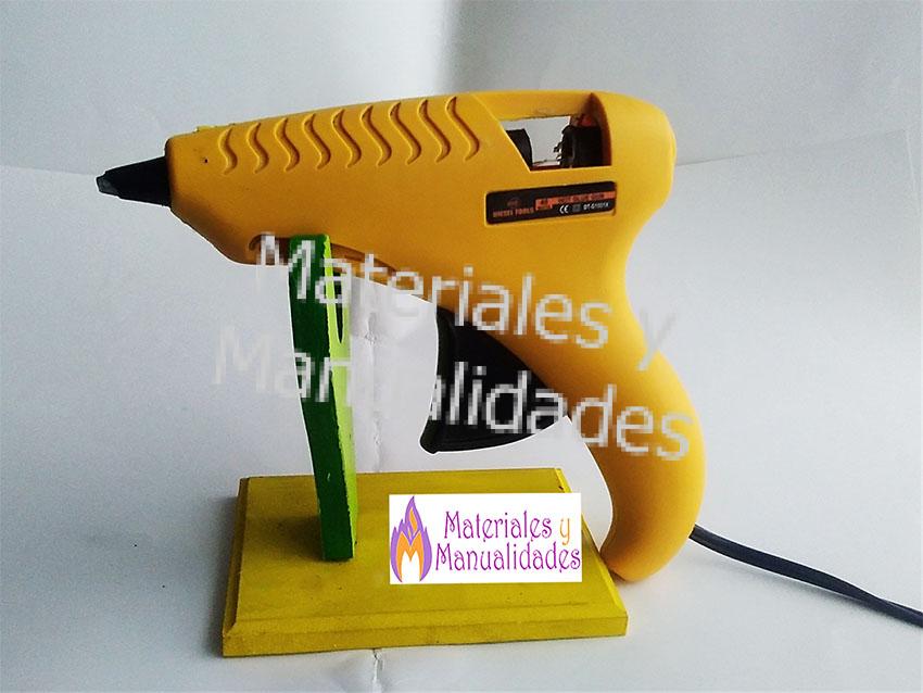 SOPORTE BASE EN MADERA PARA PISTOLA DE SILICONA USO EN MANUALIDADES,  MATERIALES PARA MANUALIDADES EN MASA FLEXIBLE FOAMY GOMA EVA PASTILLAJE Y  DECORACIÓN DE TORTAS